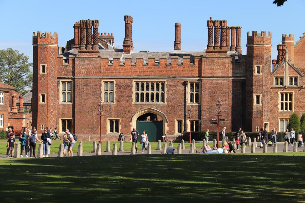 MoleseyHampton Court - The Kings Restアパートメント エクステリア 写真