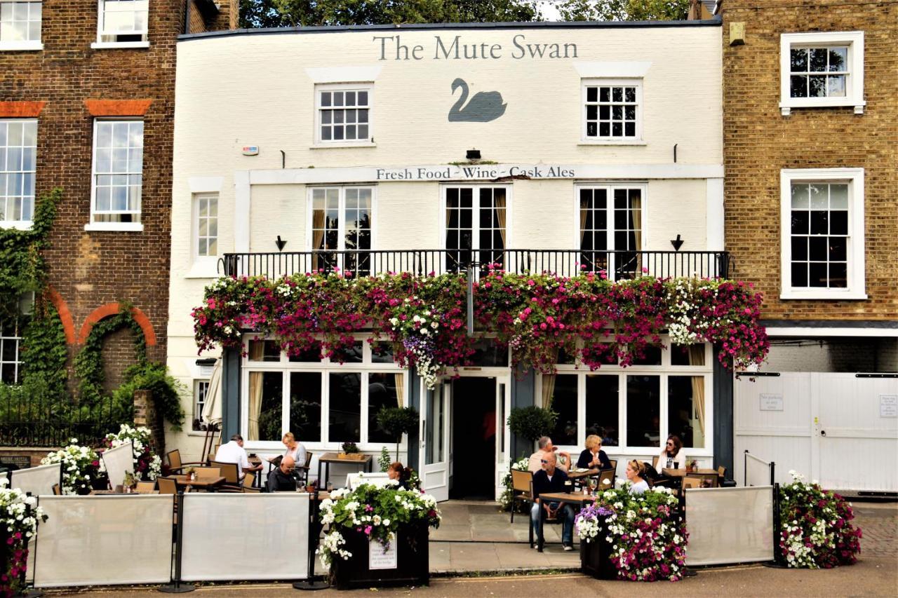 MoleseyHampton Court - The Kings Restアパートメント エクステリア 写真